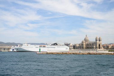 Marsilya Limanı ve Büyük Katedral 