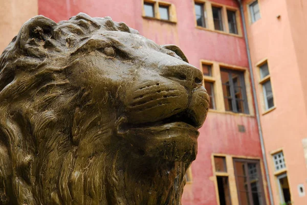 Löwenkopf Bronze Großaufnahme Geschnitzt — Stockfoto