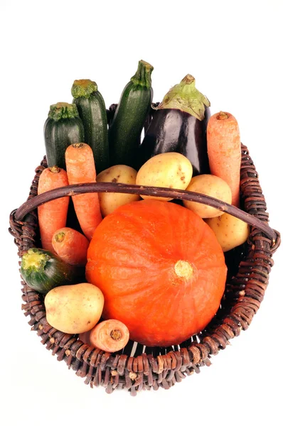 Wicker Basket Vegetables Close White Background — Stock Photo, Image