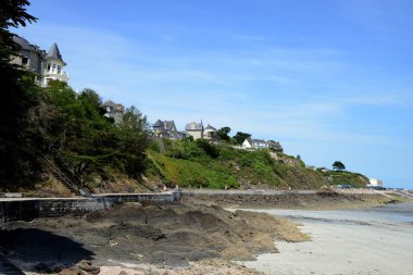 Brittany 'deki Saint-cast le Guildo' da Doğan Güneş Yürüyüşü 