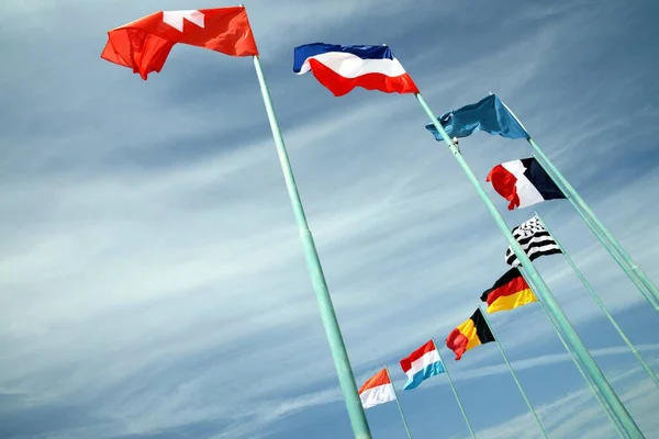 Banderas Diferentes Países Ondeando Viento —  Fotos de Stock