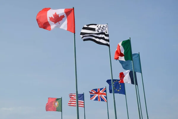 Banderas Diferentes Países Ondeando Viento —  Fotos de Stock