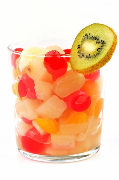 Salada Frutas Frescas Servida Copo Transparente — Fotografia de Stock