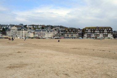 Trouville Sahili Normandiya 'da sular çekilince