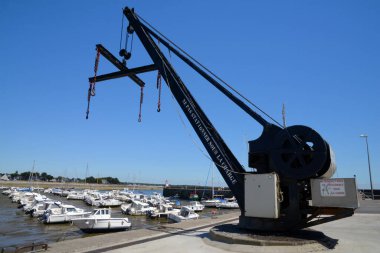 Brittany 'deki Saint-Jacques Limanı vinci 