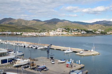 İspanya 'da Costa Brava' da Llanca Limanı