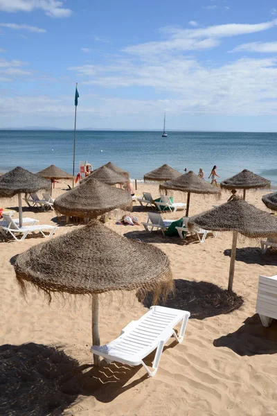 Paraguas Playa Tamariz Cascais — Foto de Stock