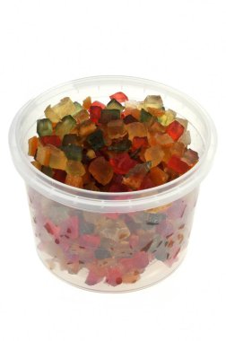 Beyaz arka planda plastik şeker kavanozu 