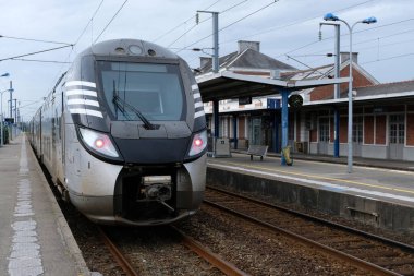 Brittany 'deki Vannes İstasyonunda Tren 