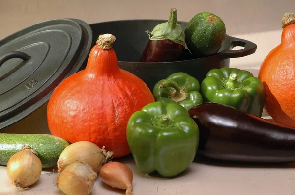 Verduras Mezcladas Con Plato Cazuela Hierro Fundido — Foto de Stock