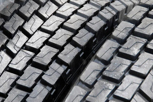 Nuevos Neumáticos Apilados Cerca — Foto de Stock
