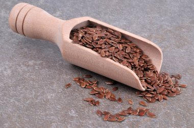 Tahta kaşık keten tohumu. Yaklaş. 