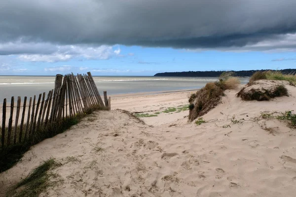 Dragey Ronthon Strand Bij Laag Water Onder Een Bewolkte Hemel — Stockfoto