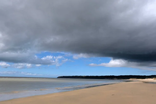 Пляж Дрэджи Ронтон Время Отлива Облачным Небом — стоковое фото