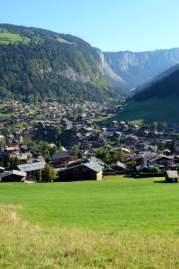 Morzine 'in Fransız Alplerindeki genel görüşü