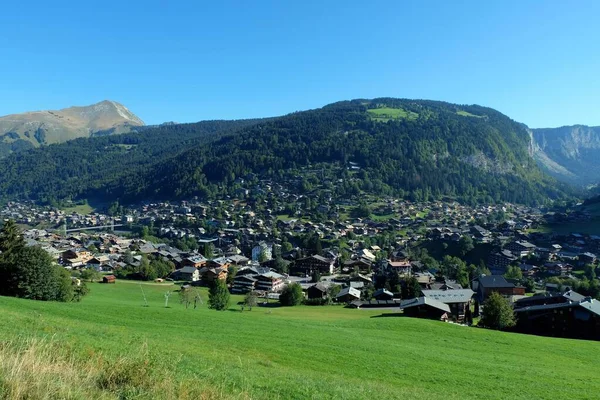Morzine 'in Fransız Alplerindeki genel görüşü