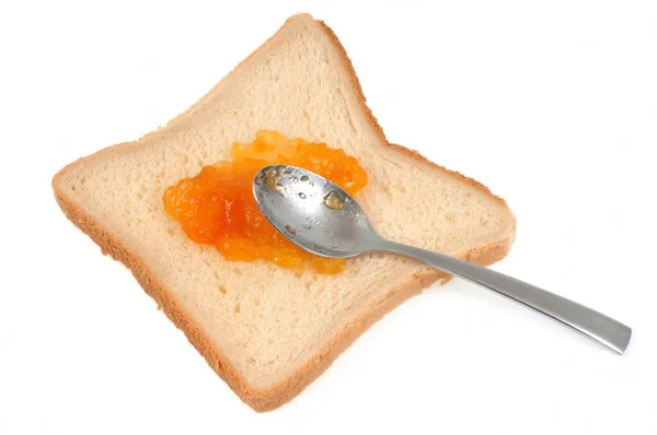 三明治面包和一勺杏仁果酱在白色背景的特写 — 图库照片