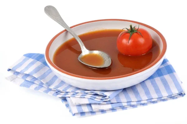 Teller Mit Hausgemachter Tomatensuppe Auf Einem Karierten Geschirrtuch Liegend Nahaufnahme — Stockfoto