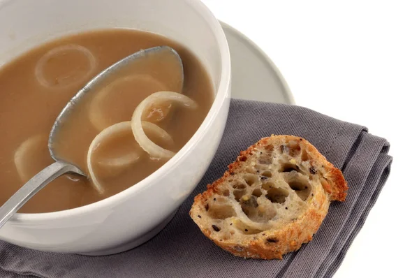 Schaal Van Uiensoep Met Toast Brood Close Witte Achtergrond — Stockfoto