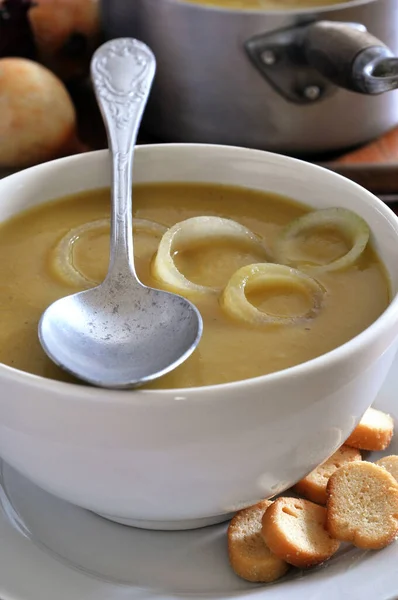 Tigela Sopa Cebola Com Croutons Perto — Fotografia de Stock