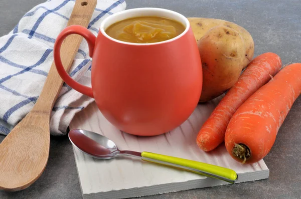 Mug Carrot Potato Soup Its Ingredients Close — Stock Photo, Image