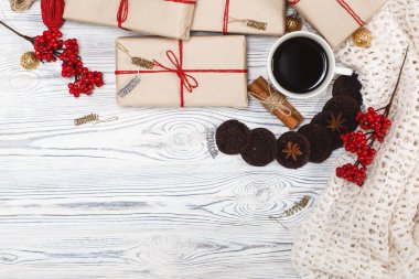 kopya alanı ile noel arka planda beyaz fincan kahve