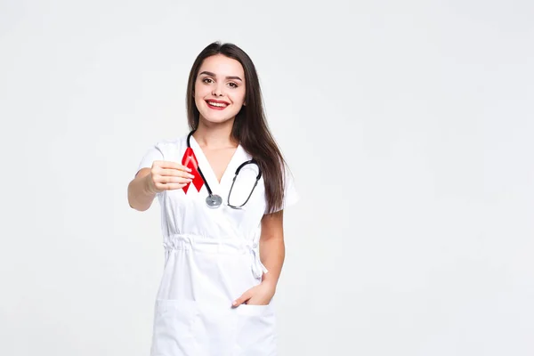 Ženský Lékař Červenou Stuhou Izolovanou Bílém Pozadí — Stock fotografie