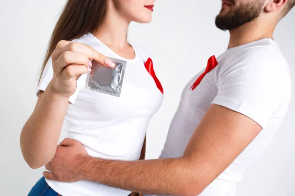 Cropped View Couple Supporting Aids Awareness Together Condoms Hands Isolated — Stock Photo, Image