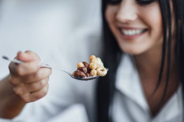 pencere, seçici odak kahvaltı kadın