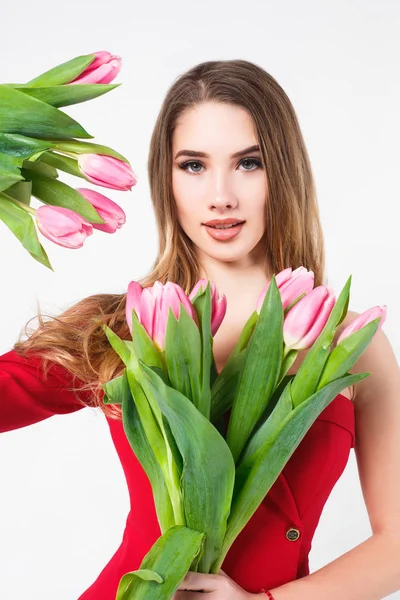 Splendida Donna Con Bouquet Tulipani Rosa Guardando Fotocamera Isolata Sfondo — Foto Stock