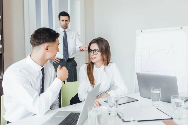 Aspetto Inaspettato Direttore Riunione Affari Sala Conferenze Moderna — Foto Stock