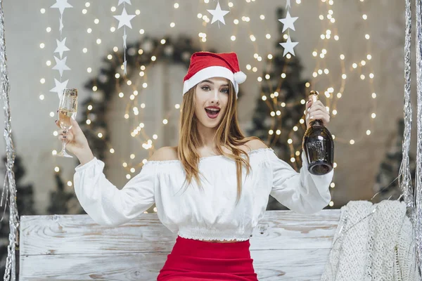 Bela Mulher Celebrando Ano Novo Foco Primeiro Plano — Fotografia de Stock