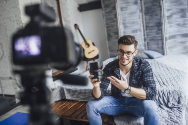 yakışıklı blogger kayıt yeni kamera kamera video inceleme 