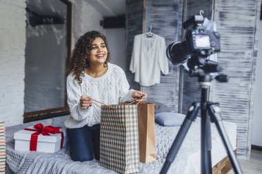 genç güzel blogger blog için yeni video kayıt ve takipçileri yeni Satınalmalar gösterilen