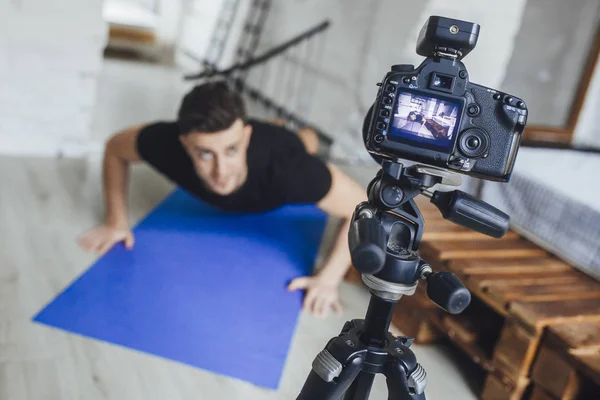 Jonge Fitness Blogger Schieten Video Voor Blog Vertellen Basisregels Tijdens — Stockfoto