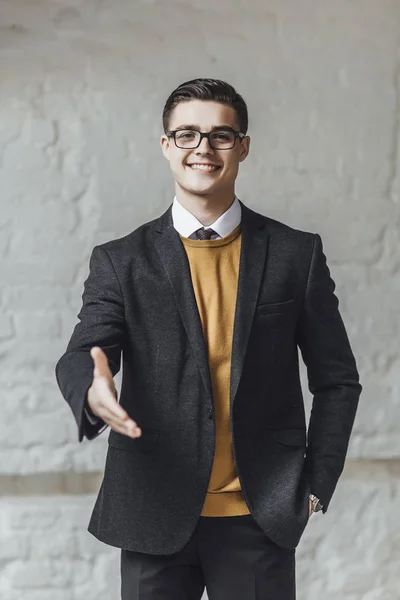 Zakenman Geven Handdruk Geïsoleerd Witte Achtergrond — Stockfoto