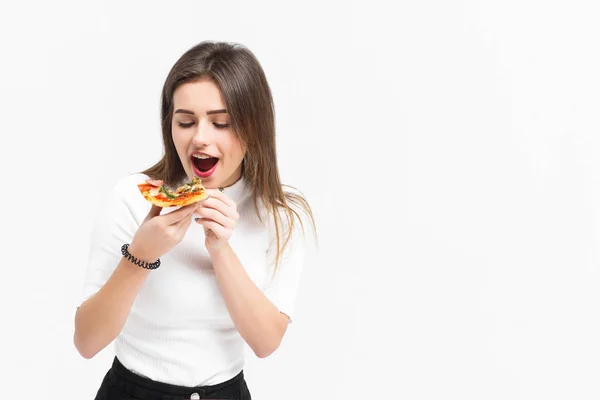 Hübsche Frau Isst Stück Pizza Isoliert Auf Weißem Hintergrund — Stockfoto