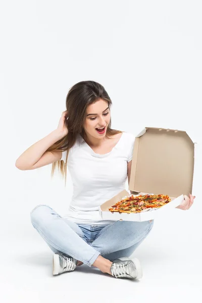 Mulher Com Fome Bonita Comer Pizza Saborosa Isolada Fundo Branco — Fotografia de Stock