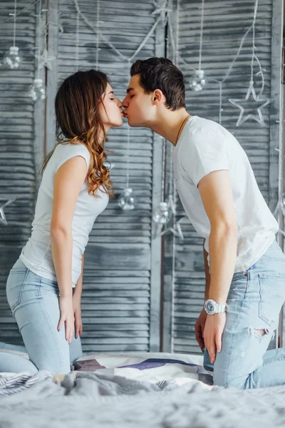 Young Beautiful Couple Kissing Bed Home Focus Foreground — Stock Photo, Image