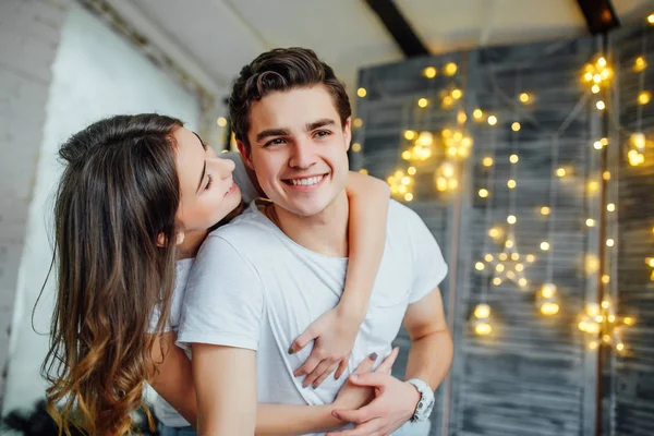 Jovem Casal Atraente Ter Tempo Romântico Cama Casa — Fotografia de Stock