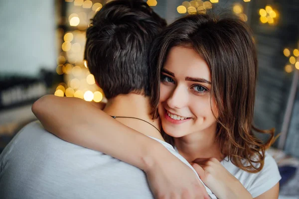 Coppia Romantico Abbracci Letto Concentrarsi Sul Primo Piano — Foto Stock