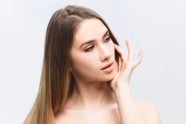 Retrato Bela Mulher Olhando Para Longe Isolado Fundo Branco — Fotografia de Stock