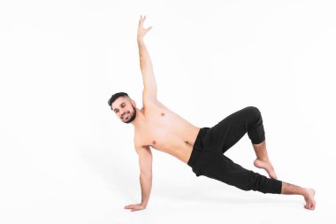 Modern Bale dansçısı beyaz arka planda izole poz
