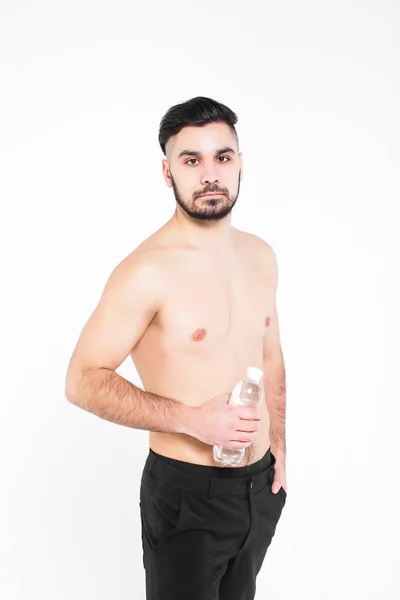 Ung Man Som Håller Flaska Vatten Isolerad Vit Bakgrund — Stockfoto