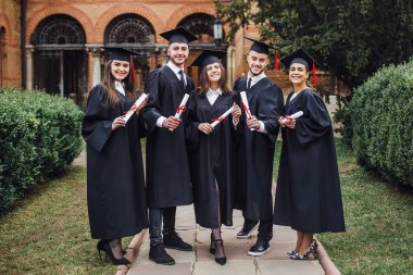 Üniversite dışında kalan elinde diploma ile güzel ustalar