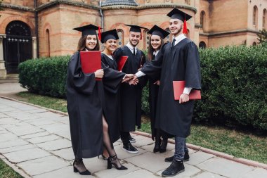 Diploması olan öğrenciler, ön plana odaklanın