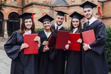 Diploması olan öğrenciler, ön plana odaklanın