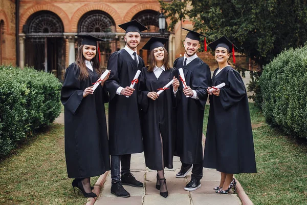 Üniversite dışında kalan elinde diploma ile güzel ustalar
