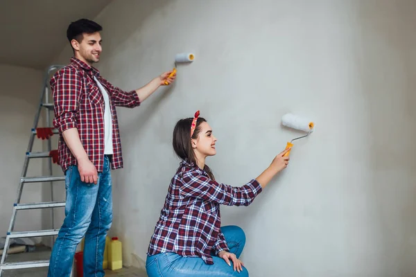 Porträt Eines Paares Bei Der Renovierung Einer Wohnung Selektiver Fokus — Stockfoto