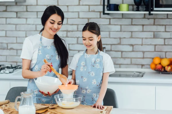 Two Happy Sisters Cooking Home Focus Foreground — Stock Photo, Image